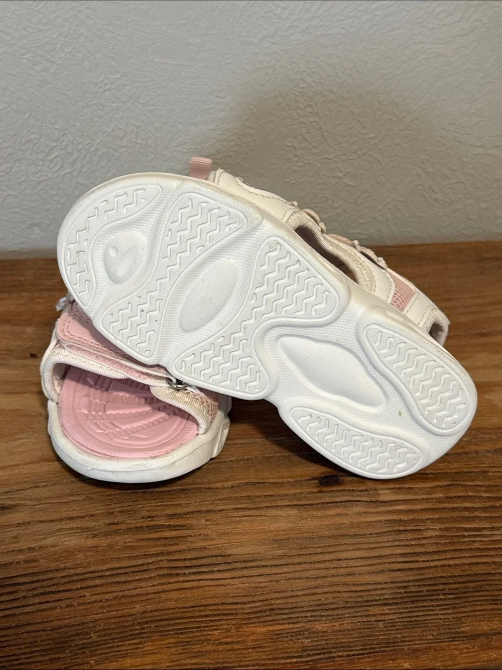 Girls' Pink Adjustable Velcro Light-Up Sandals